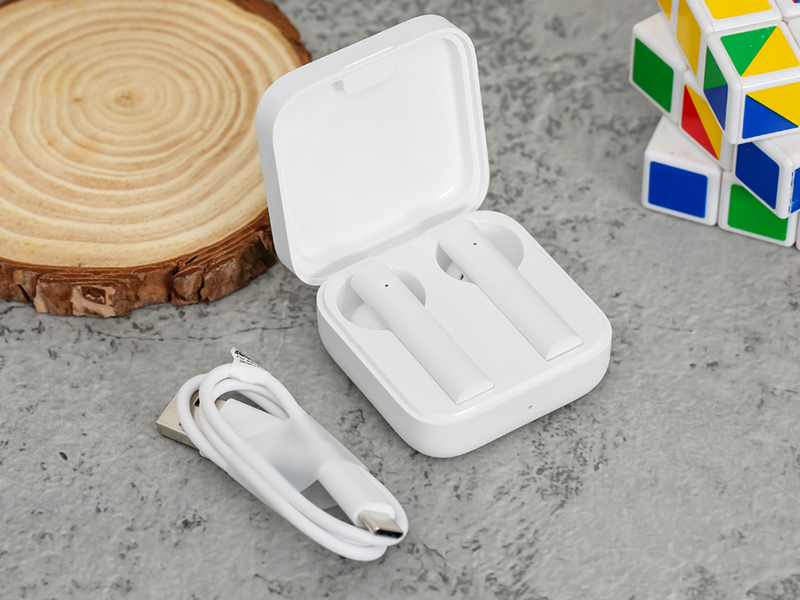 Tai nghe Bluetooth True Wireless Earphones 2 Basic Xiaomi và cáp sạc